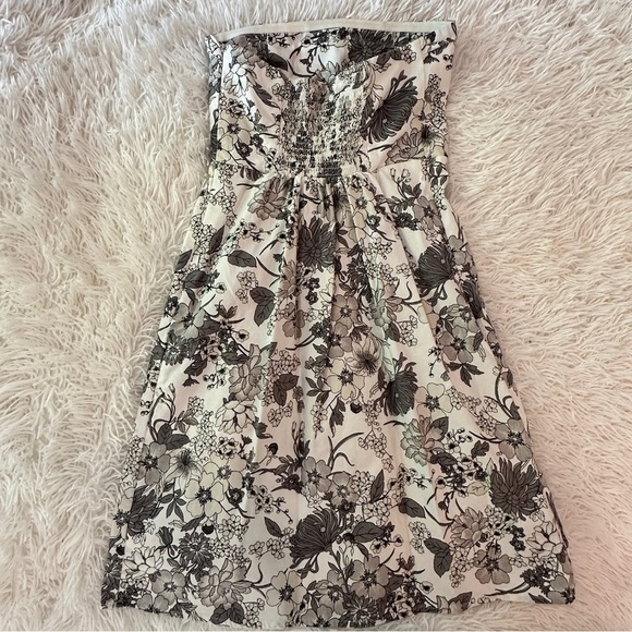 Old Navy Strapless Floral Mini Dress Size 2 LIKE NEW - Picture 11 of 16